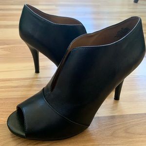 Nine West Artissa Booties Size 8